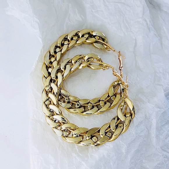 ✨Cuban Chain Hoop Earrings ✨ - Picture 2 of 3